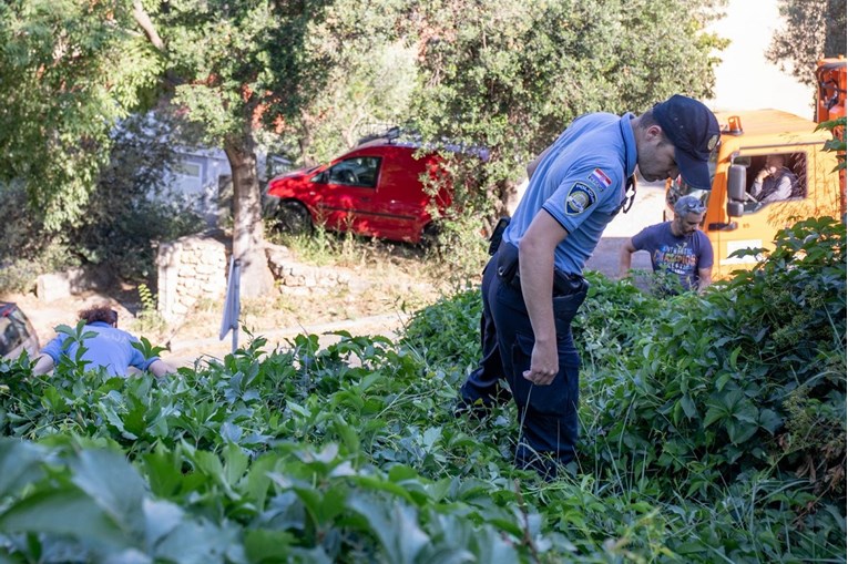 Muškarac koji je u Dubrovniku ubio majku i teško ranio oca pušten iz bolnice
