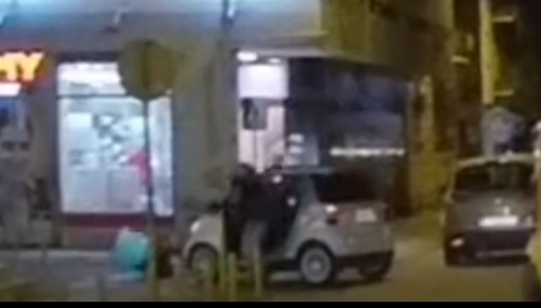 VIDEO U centru Splita autom udario dostavljača Wolta