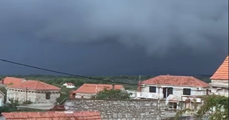 VIDEO Potop u Dalmaciji, u nekim mjestima palo više od 110 litara kiše po kvadratu