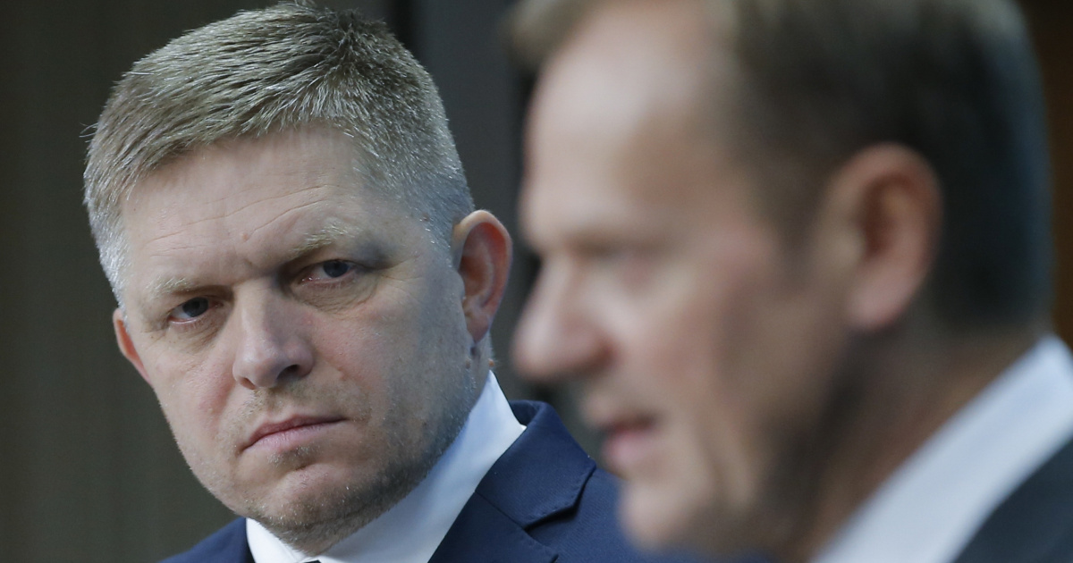 "Nema Rusa u prostoriji", rekao Tusk pa namignuo. Taman je prolazio Fico