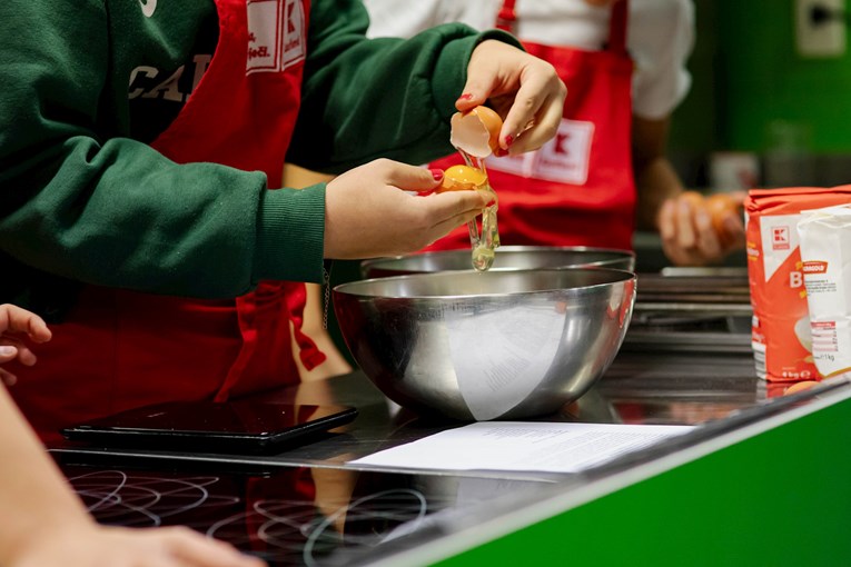 Mladi iz Centra Maestral uspješno završili Kaufland školu kuhanja