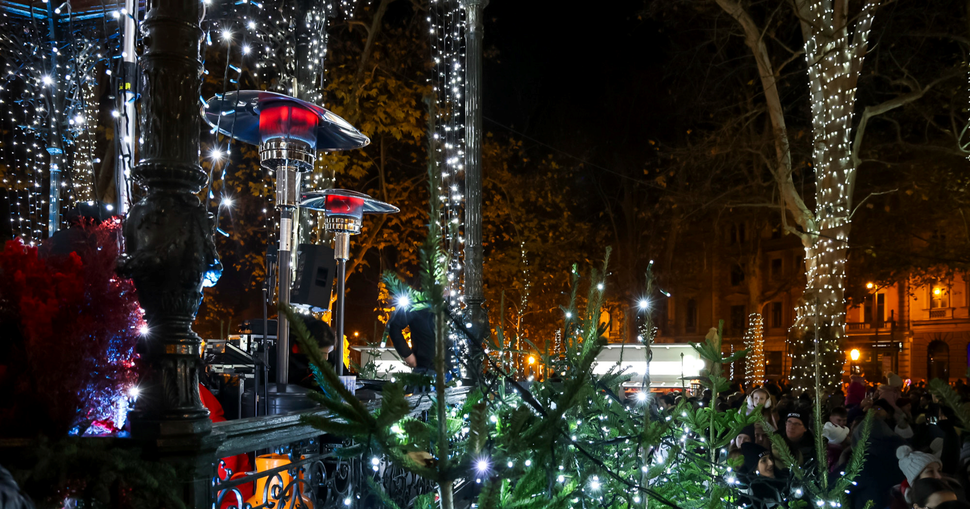 VELIKA GALERIJA Advent u Zagrebu otvoren uz tisuće lampica i sjajnu atmosferu