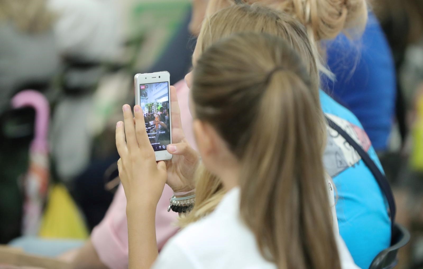 Digitalna ovisnost mladih: "Svi znamo da vodi u ovisnost i nitko ništa ne poduzima"