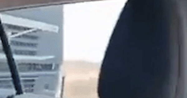 VIDEO Kamionom izgurao auto s ceste