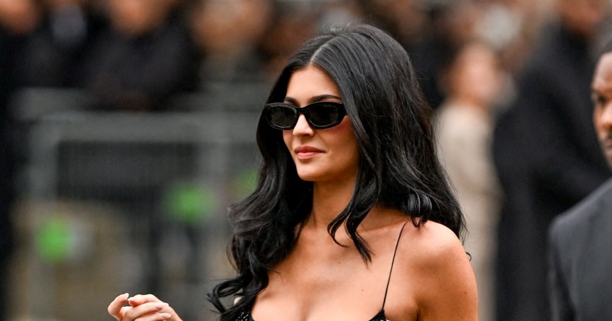 Kylie Jenner u prozirnoj haljini i sivim čarapama privukla sve poglede