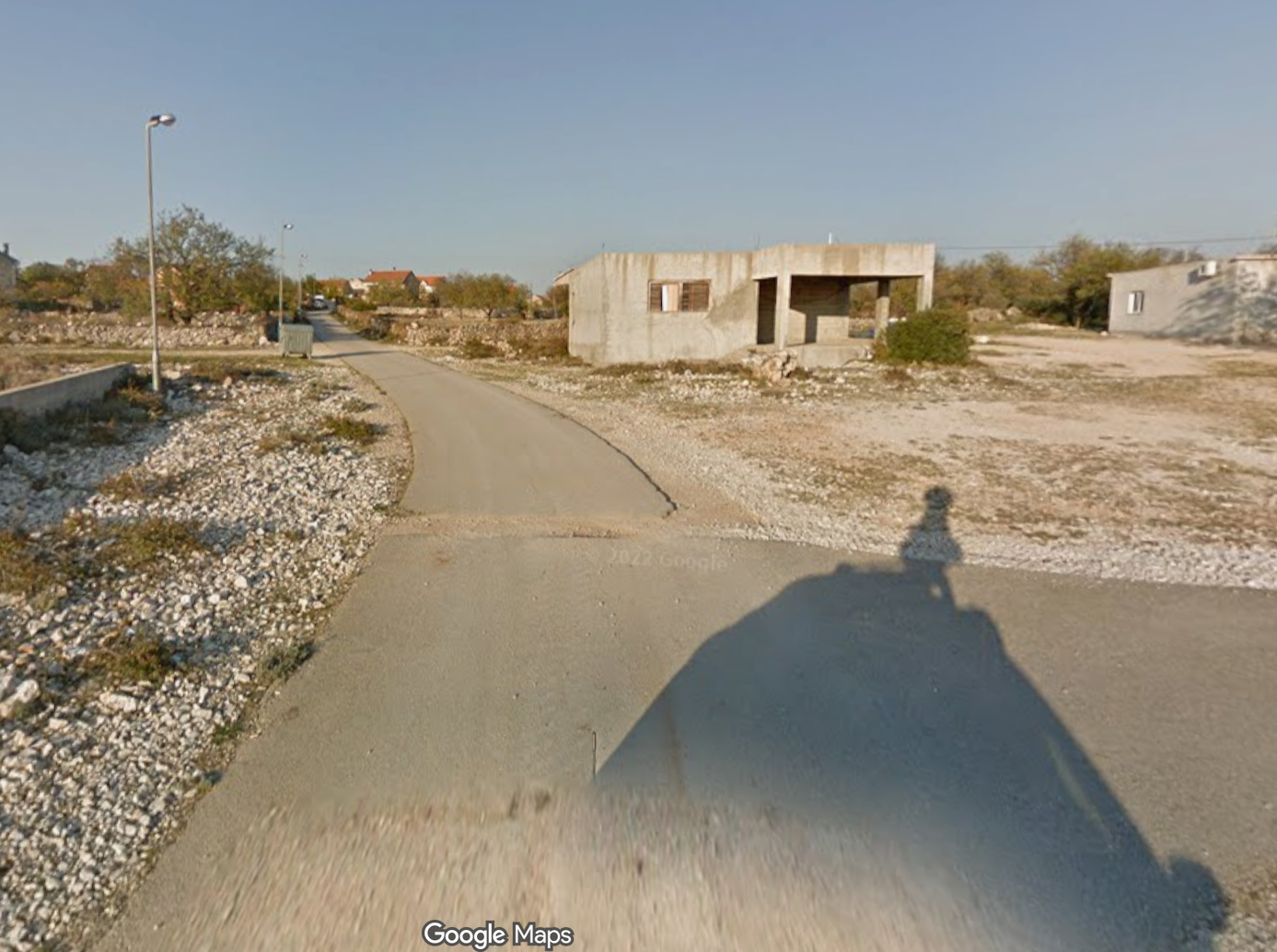 U požaru vikendice kod Skradina poginula jedna osoba