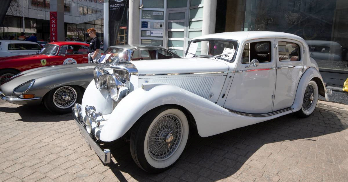 FOTO Atrakcija u centru Zagreba: Izloženi oldtimeri privukli brojne znatiželjnike