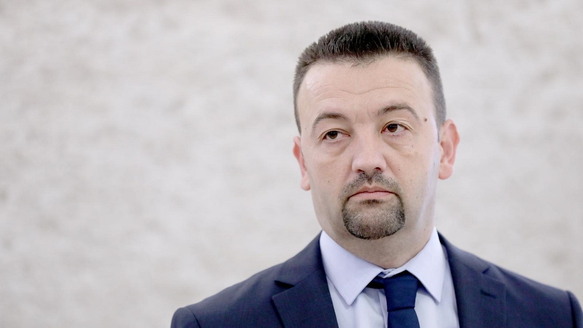 Suverenist: Bojim se da će prednost kod posvajanja imati homoseksualni parovi