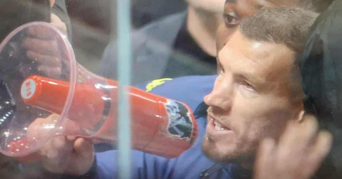 Džeko na megafon moli navijače za oprost i podršku. Velika drama u Fiorentini