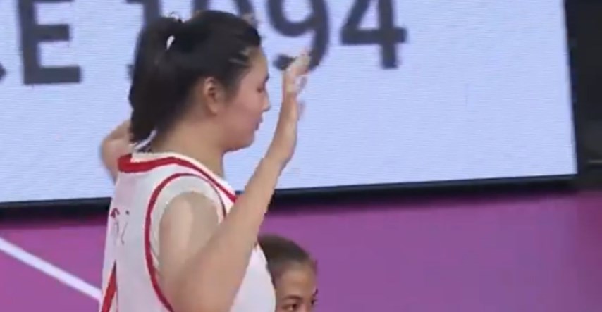 VIDEO Kineska košarkašica ima 17 godina i 220 centimetara. S lakoćom daje koševe