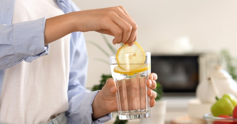 Zašto tijelo ne zadržava vodu i što možemo učiniti za bolju hidrataciju