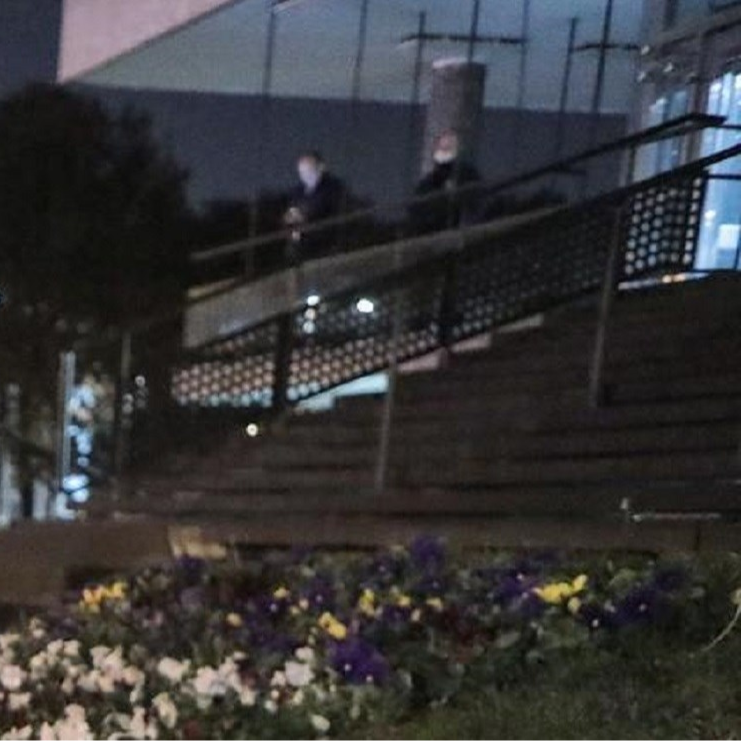 Čovjek upao u zagrebačko Poglavarstvo, zaključan je kod ulaza. Okružili ga zaštitari