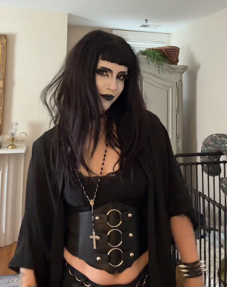 Majka gotičarka skida šminku prije odlaska pedijatru, video nasmijao mnoge 