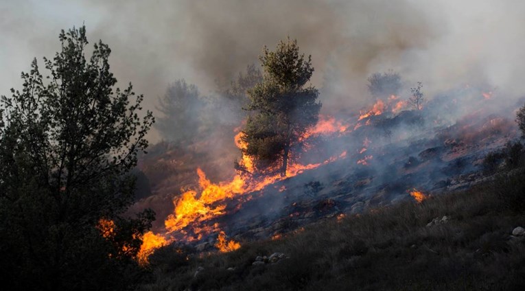 Ponovo se rasplamsao požar iznad Buzeta