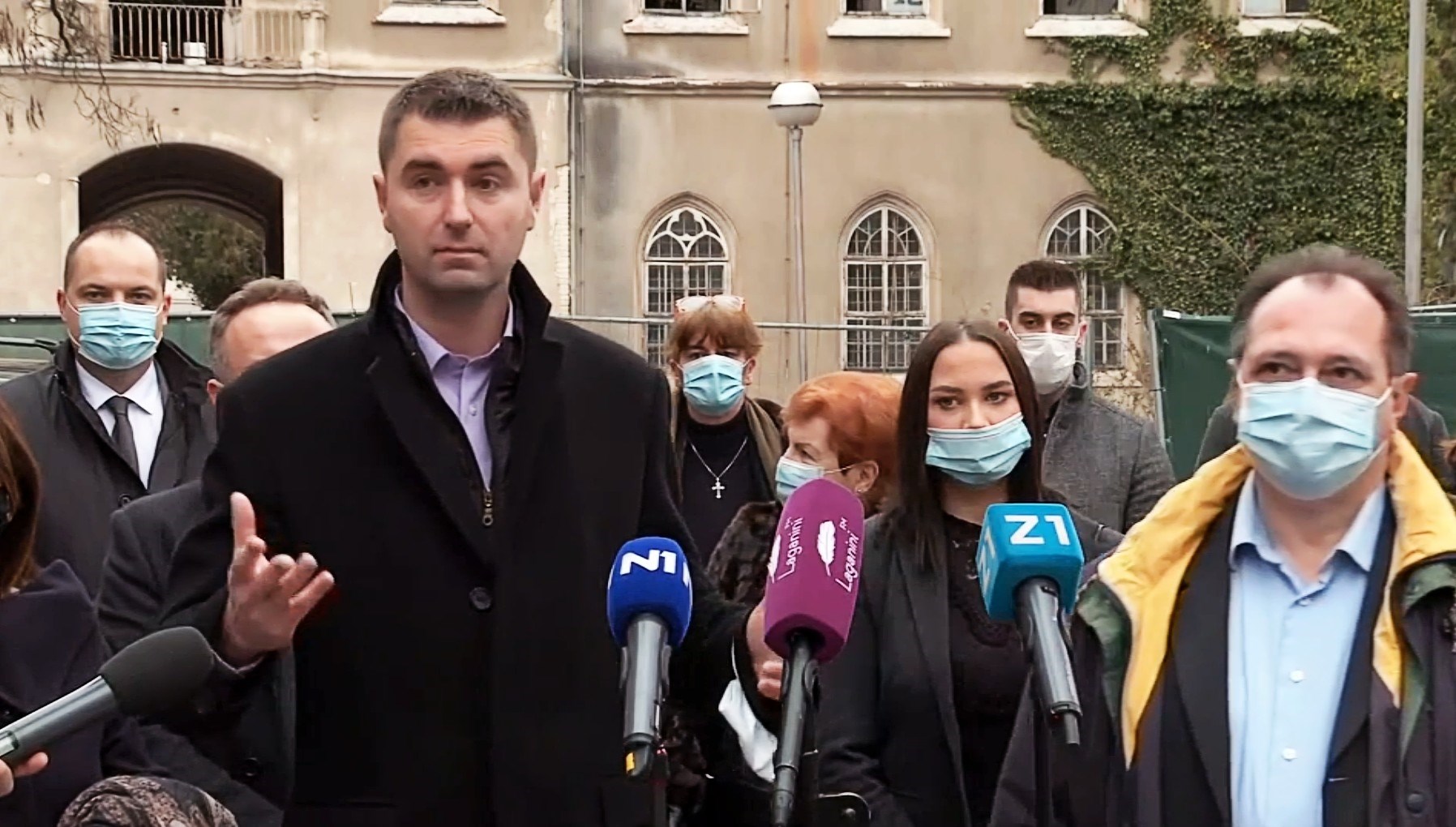 VIDEO HDZ-ov Filipović nenajavljeno došao u školu, ravnateljica pozvala policiju