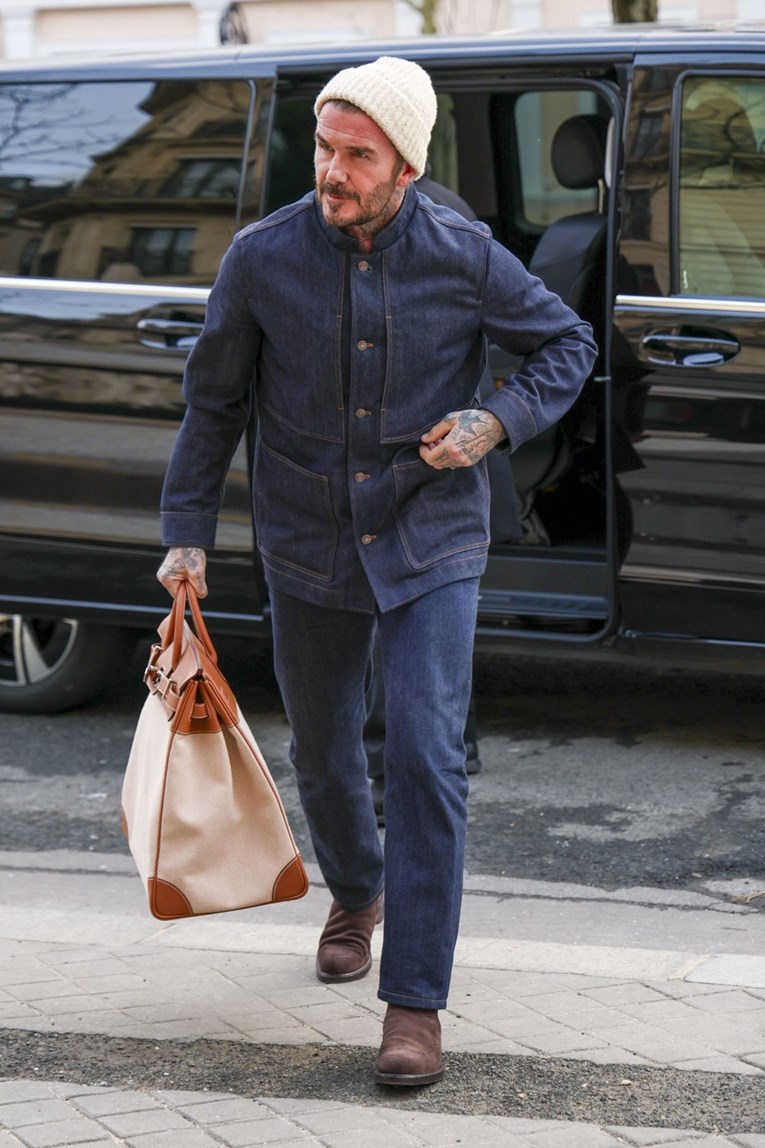 "Ne stoji mu baš": Beckham u Parizu privukao pozornost neobičnim modnim dodatkom