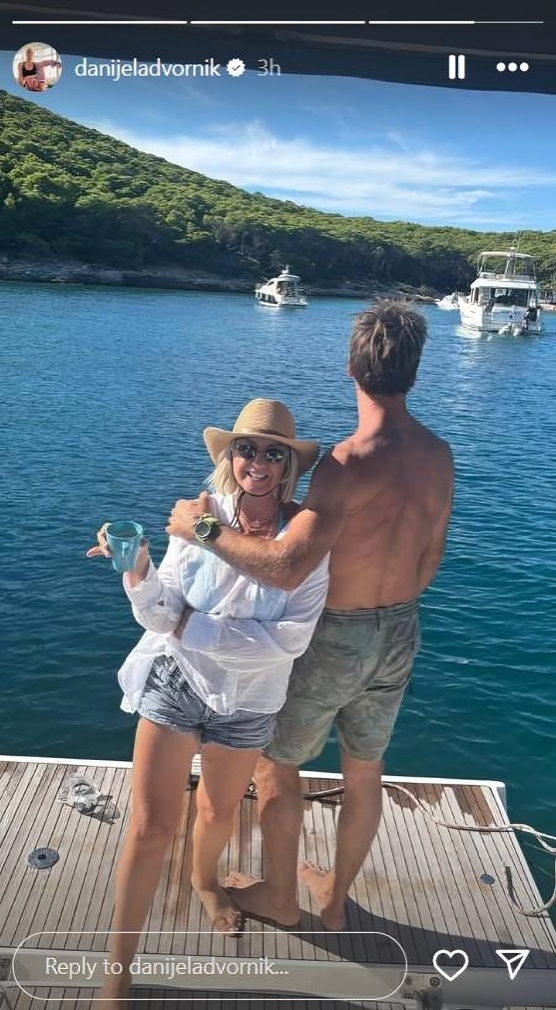 Danijela Dvornik pozirala u zagrljaju muškarca koji je sakrio lice od kamere