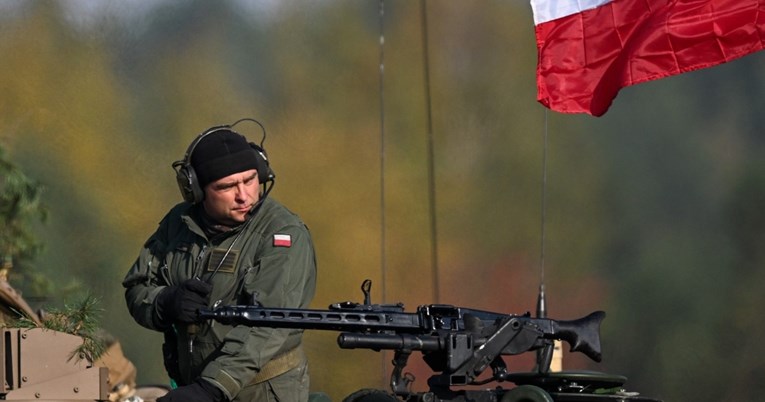 Poljska se naoružava, povećavaju broj vojnika, uveli su i vojnu obuku za civile