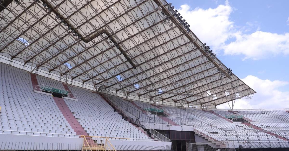 Krhotine padale s Poljuda tijekom treninga Hajduka. Zatvoren pristup glavnom terenu