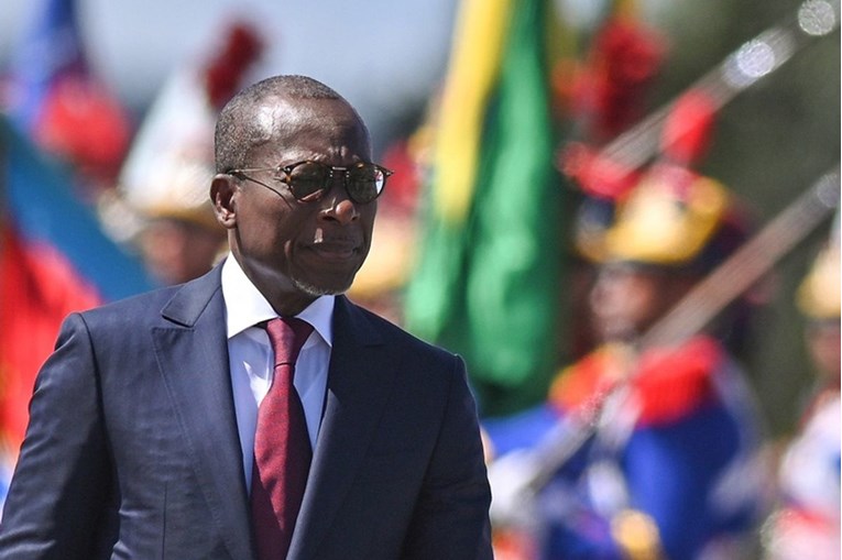 Pučisti tvrdili da su svrgnuli predsjednika, vlada tvrdi suprotno. Odjekuju eksplozije