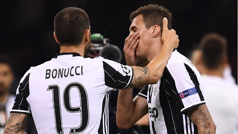 "Gotovo je. Juventus je otpisao Mandžukića i još dvojicu"