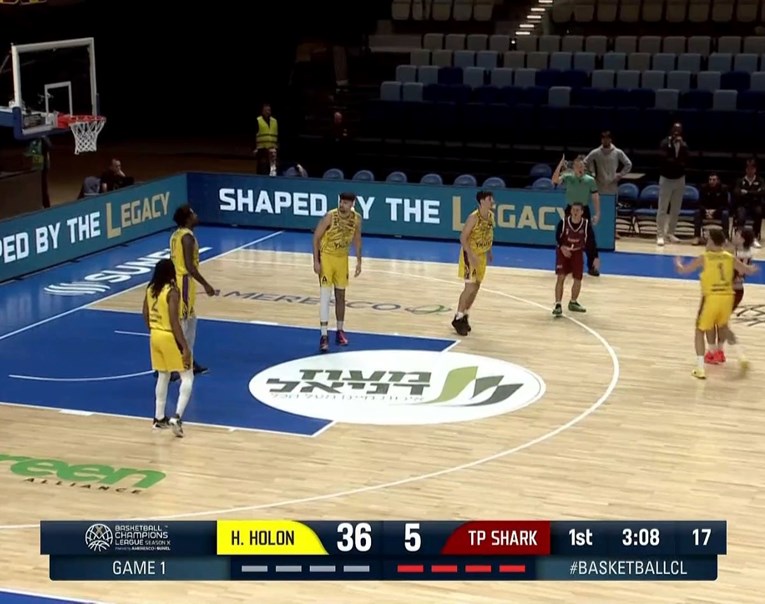 Igrali 2 na 5 pa predali utakmicu nakon 7 minuta. I to je košarkaška Liga prvaka