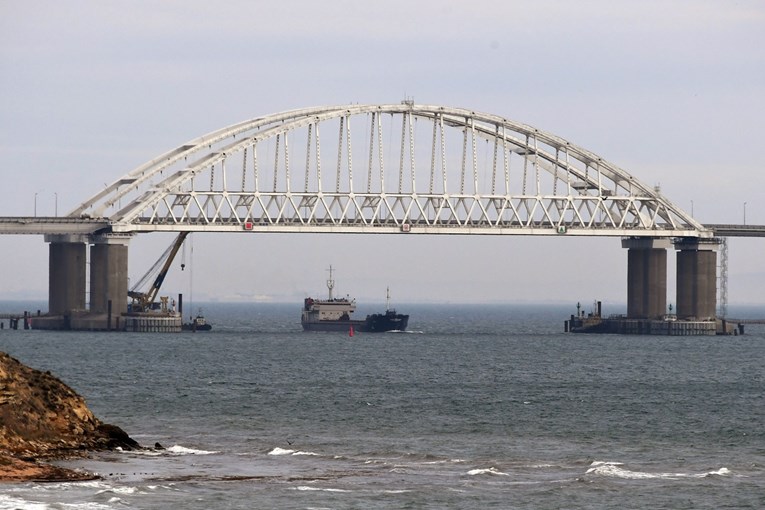 Otvoren željeznički dio mosta za Krim, povezat će ga s dva najveća ruska grada