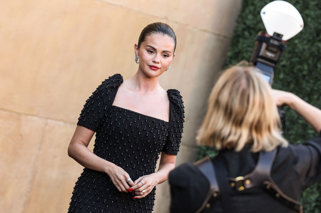 Selena Gomez nosila haljinu od 10 tisuća eura kojoj nakit gotovo ne treba