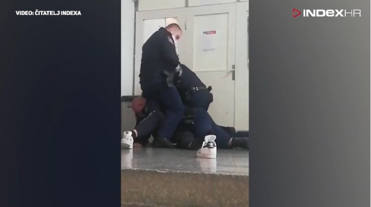 VIDEO Pravosudni policajci udarali muškarca bez maske u Splitu. Policija: Napao ih je