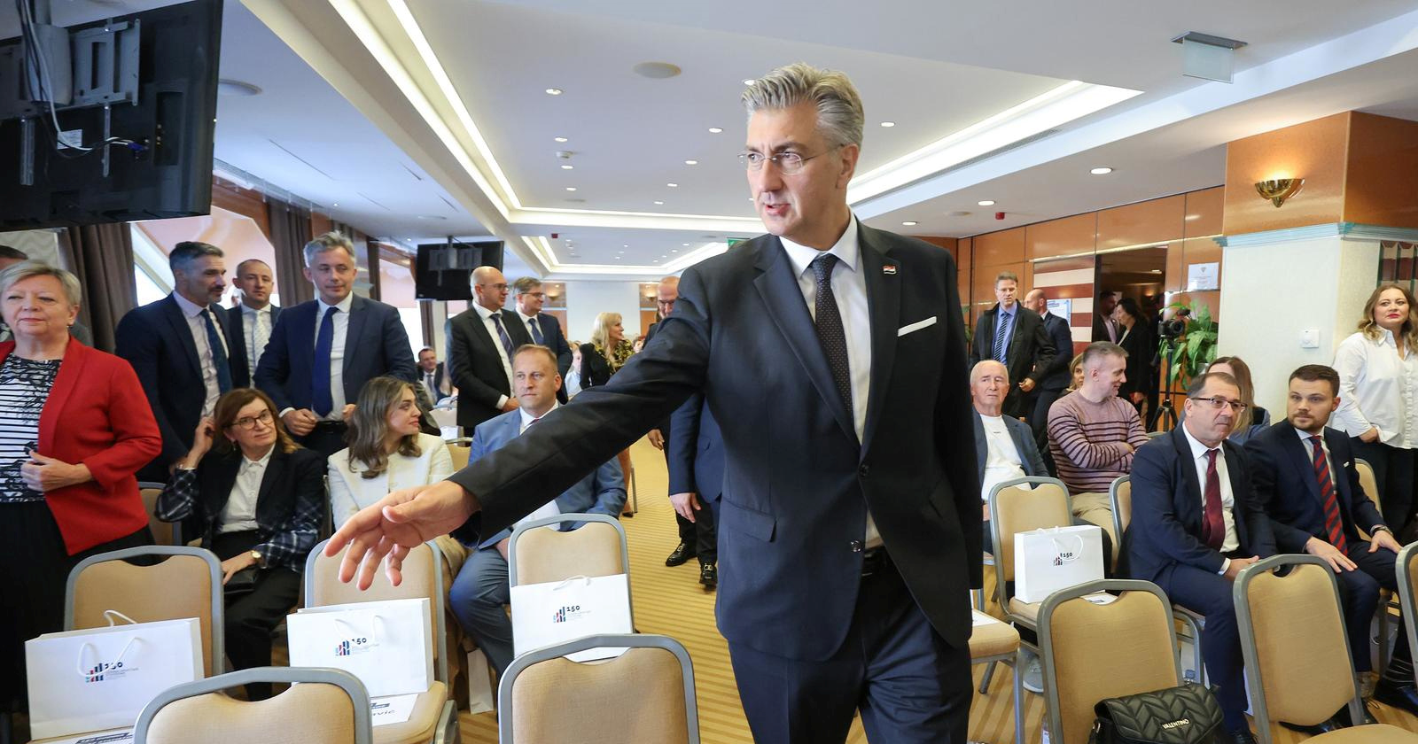 Plenković Zavodu za statistiku: Nemojte nam davati samo sirove podatke