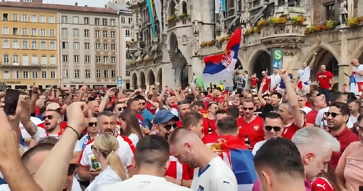 Srpski i slovenski navijači na istom mjestu. Poslušajte pjesmu koja je uslijedila