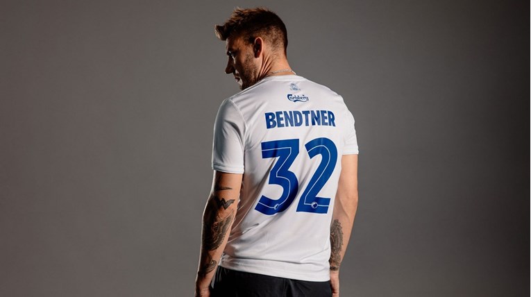 Lord Bendtner izazvao histeriju: Rasprodao dresove za 17 sati i srušio stranicu