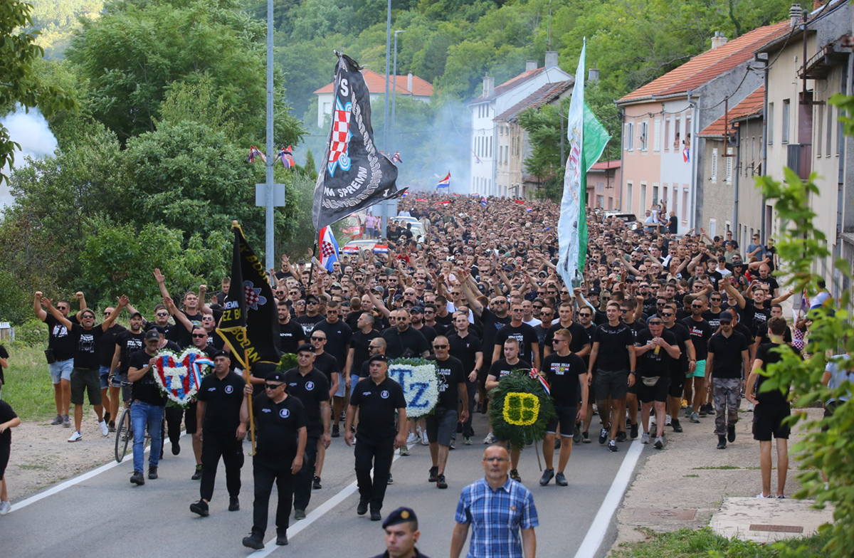 Udruge veterana osudile mimohod navijača bez hrvatske zastave i veličanje HOS-a