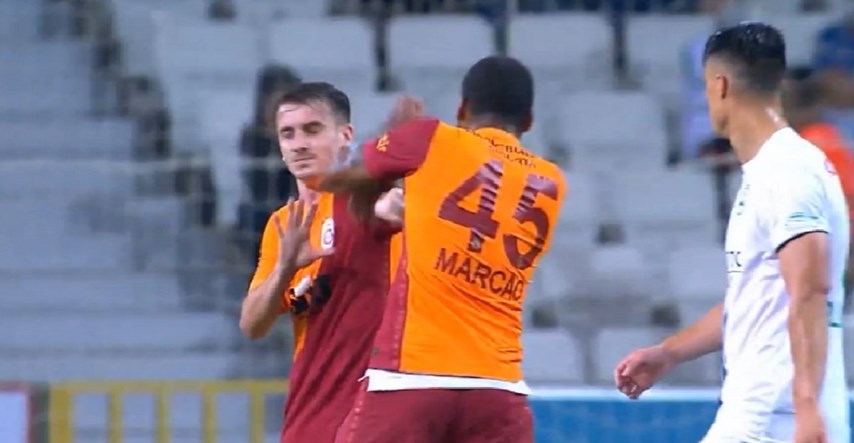Igrač Galatasaraya šakom udario suigrača i zaradio crveni. Pogledajte okršaj