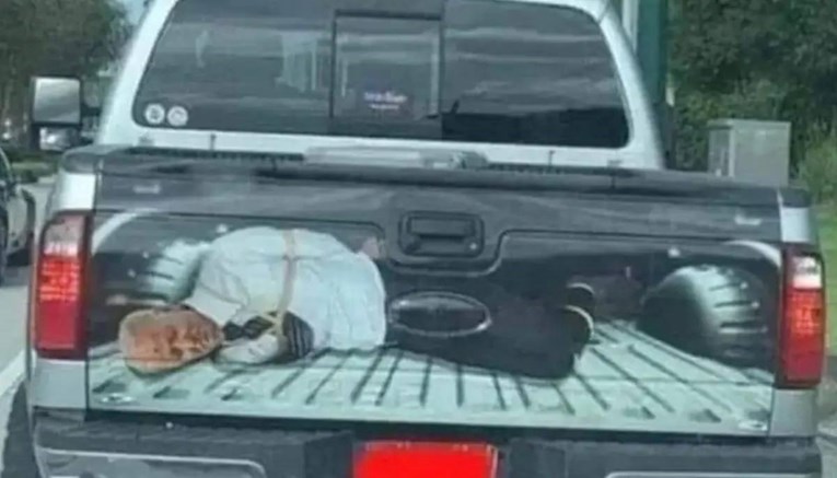 Trump objavio sliku Bidena vezanog u kamionetu
