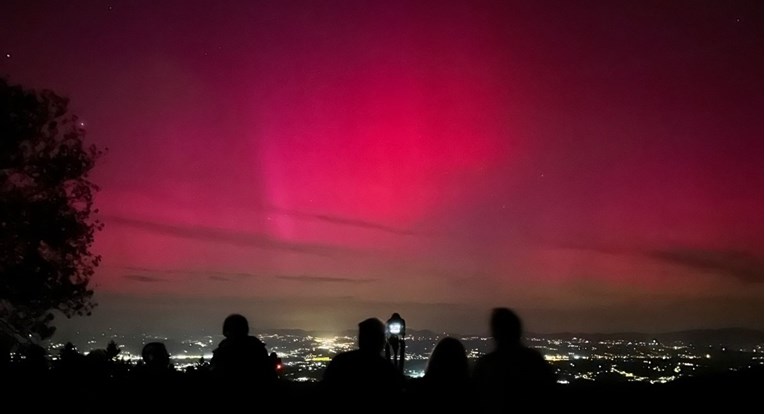 FOTO Večeras se iznad Hrvatske vidi crvena aurora borealis