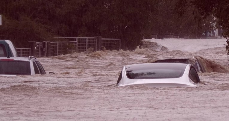 Mrtvi u Poljskoj i Austriji, ljudi nestali u Češkoj. Poplavljena autocesta do Beča