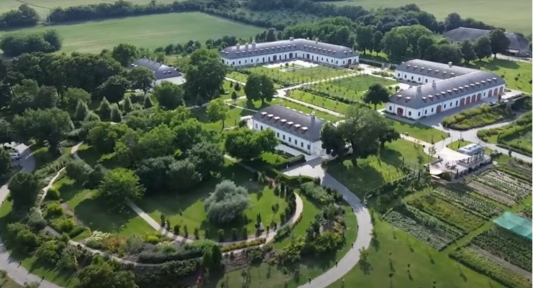 VIDEO Objavljene snimke "Orbanovog dvorca", on kaže da je to farma