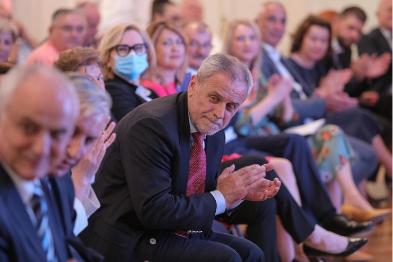 Bandić objavio kad će u mirovinu, kritičarima kaže: Svi ste prolazili kroz moju sobu
