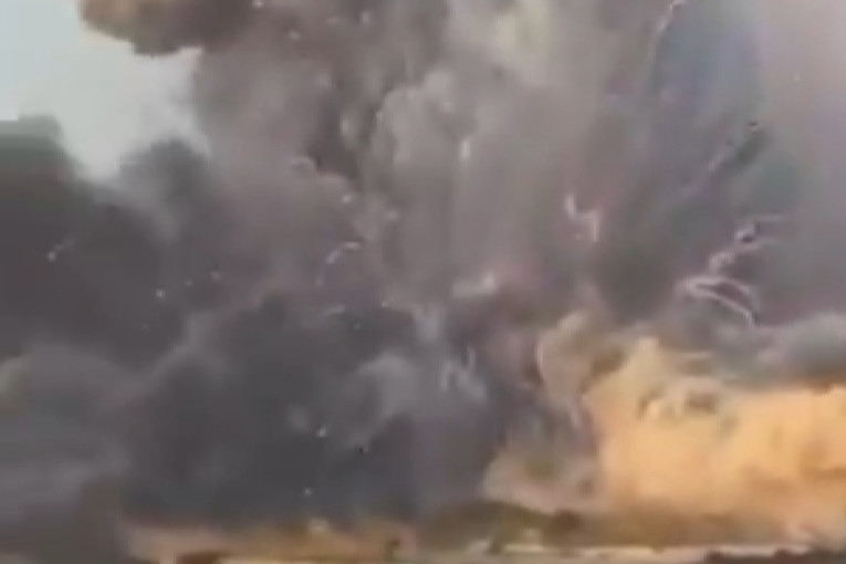 VIDEO Snažne eksplozije u tvornici pirotehnike na Malti