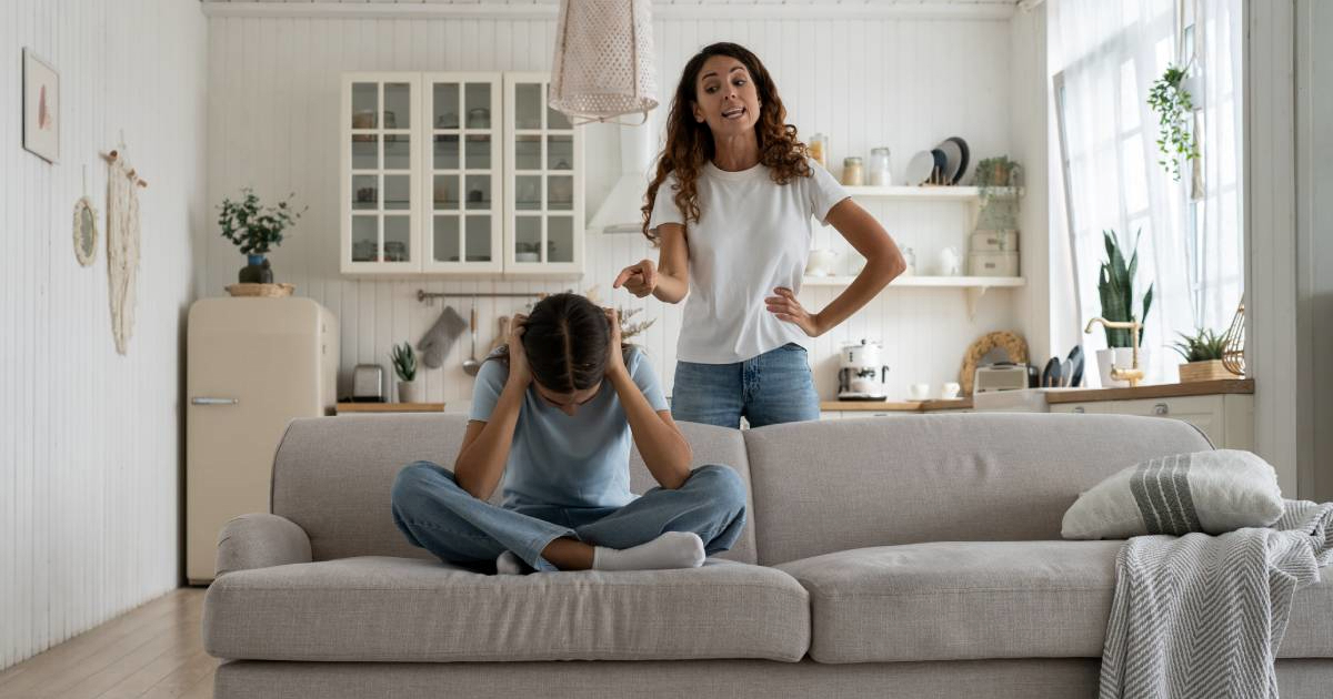 11 znakova da ste odrasli uz izrazito kritične roditelje