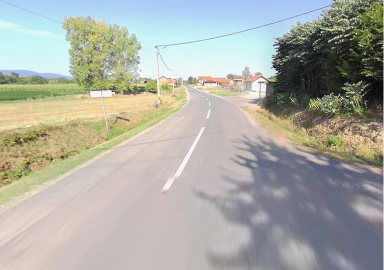 Motociklist kod Virovitice sletio s ceste i udario u parkirani automobil