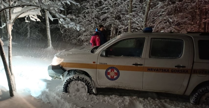 HGSS spašavao vozače koji su na Kamešnici zapeli u snijegu: "Ovo je upozorenje svima"