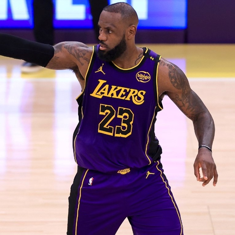 LeBron James ostaje u Lakersima