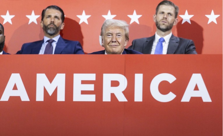 Trumpu i sinovima ostaje zaštita od poreznih istraga, ukinut fond za saveznike