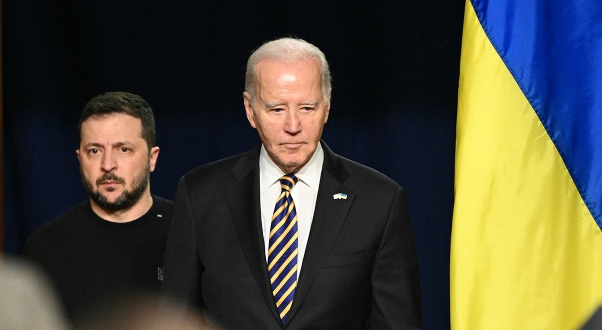 Biden se ispričao Zelenskom zbog zastoja u slanju vojne pomoći Ukrajini