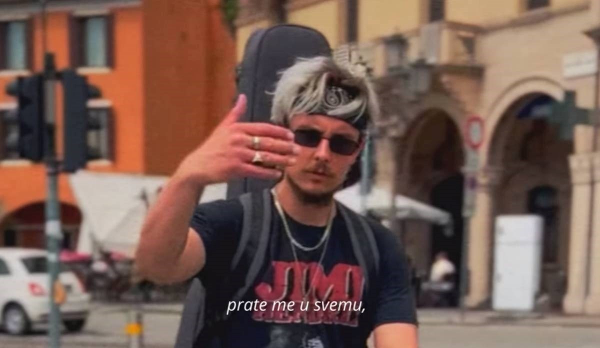 Domaći pjevač koji je svirao na ulicama Trsta objavio pjesmu nakon godinu dana šutnje