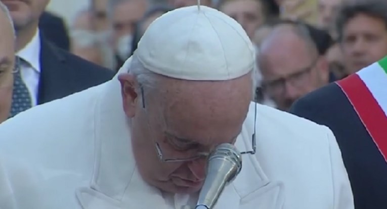 VIDEO Papa zaplakao kad je tijekom molitve spomenuo Ukrajinu