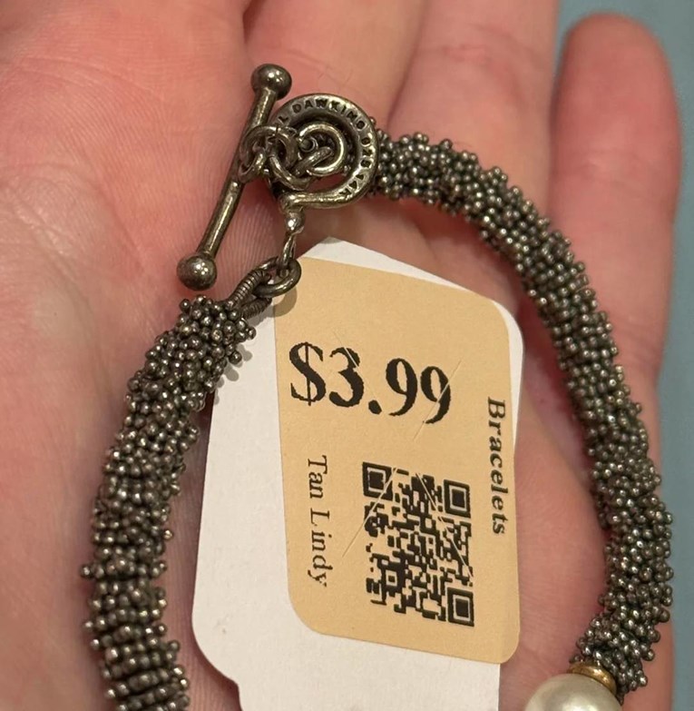 Kupila narukvicu za 3,5 eura u second handu pa otkrila koliko zapravo vrijedi