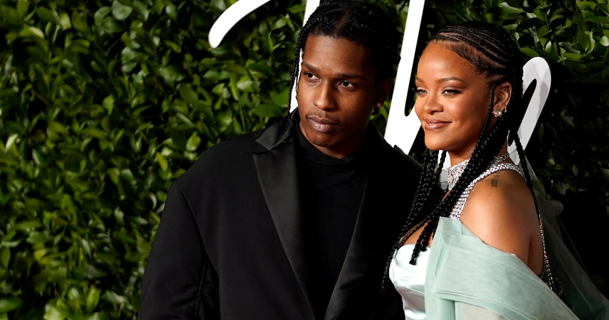 Rihanna prkosi trudničkoj odjeći redovitim pojavljivanjem s golim trbuhom u javnosti